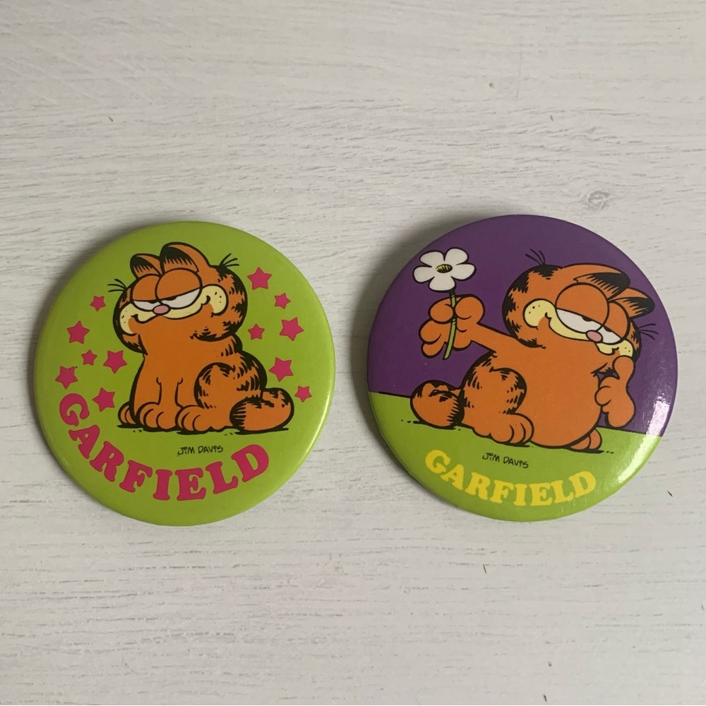 Lot of 2 Vintage 1978 Garfield Pinback Buttons
